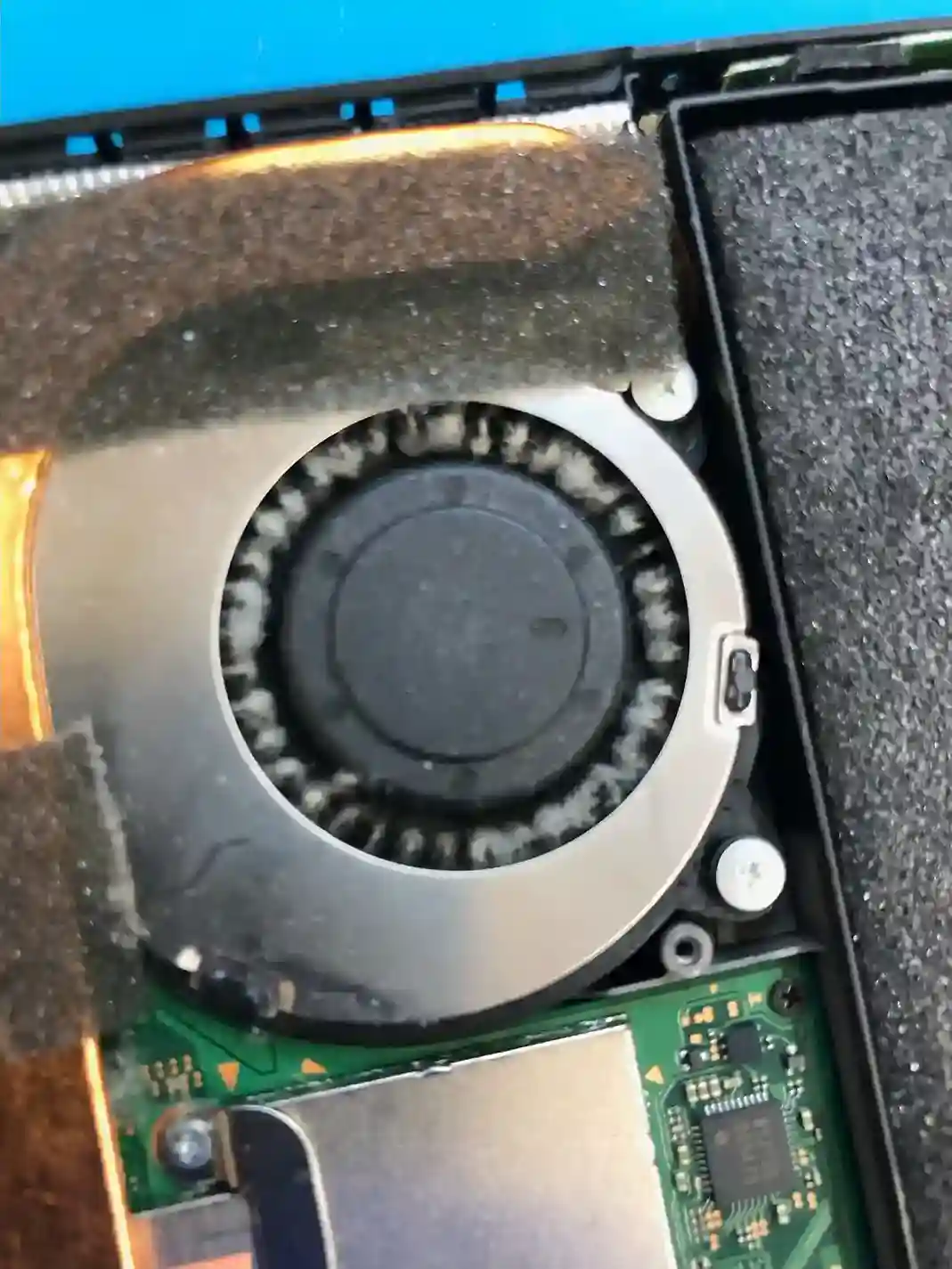 冷却ファンに溜まったホコリ