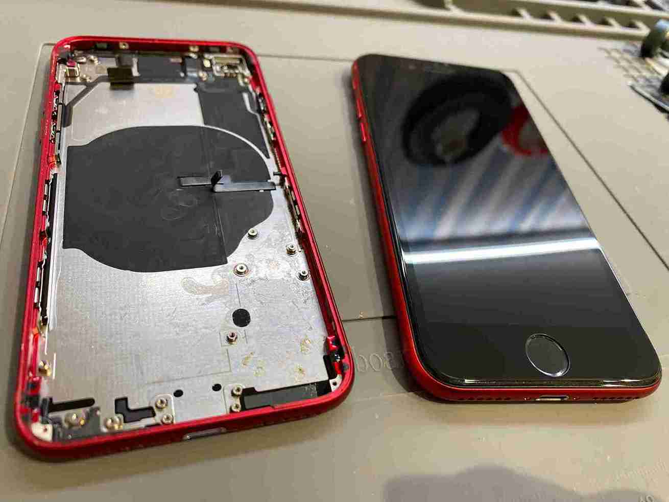 iPhoneSE3の背面割れ修理 大阪1