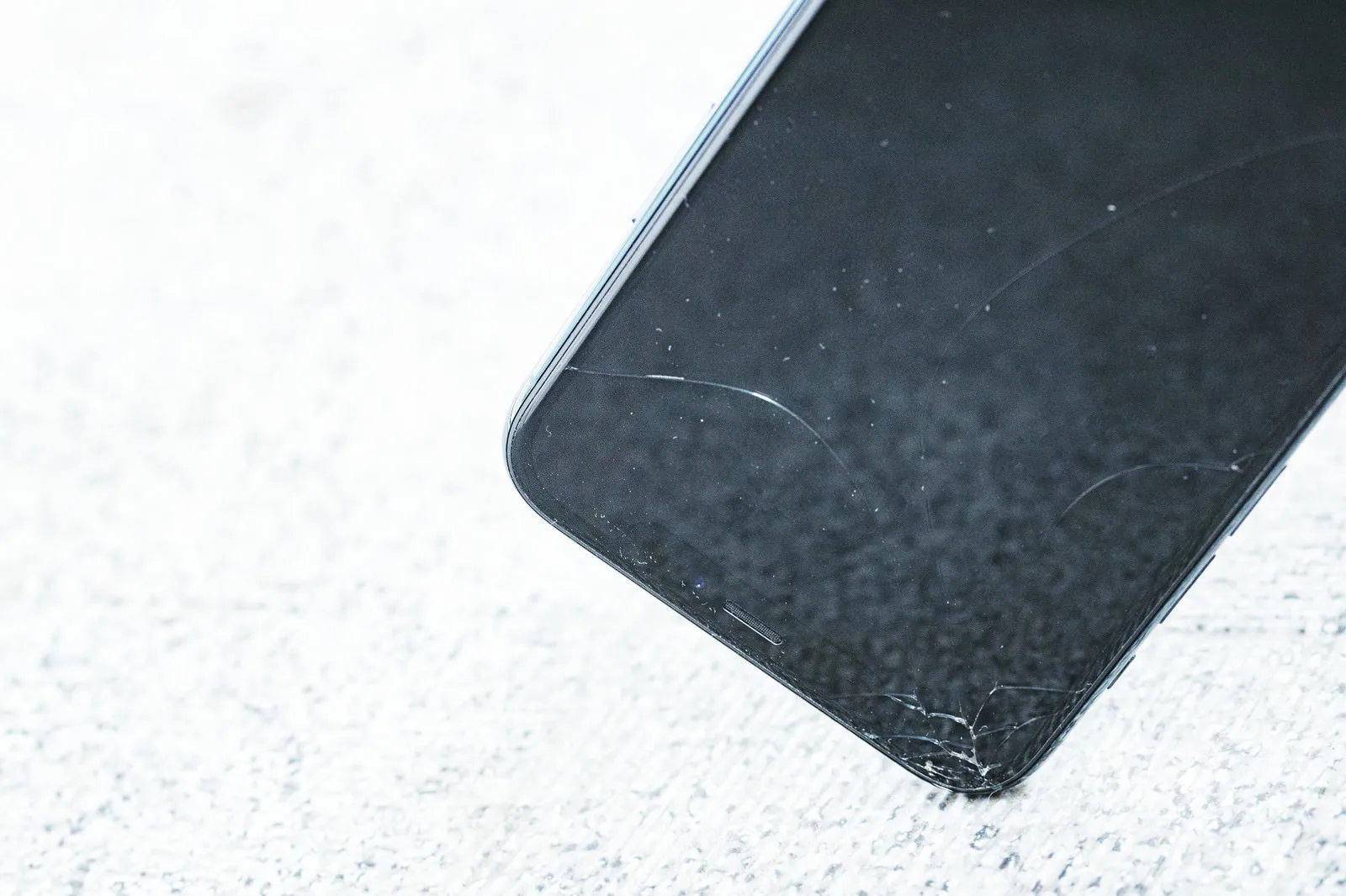 スマホ画面が割れたらどうする？札幌・西岡で「今日中に直したい」ときの考え方