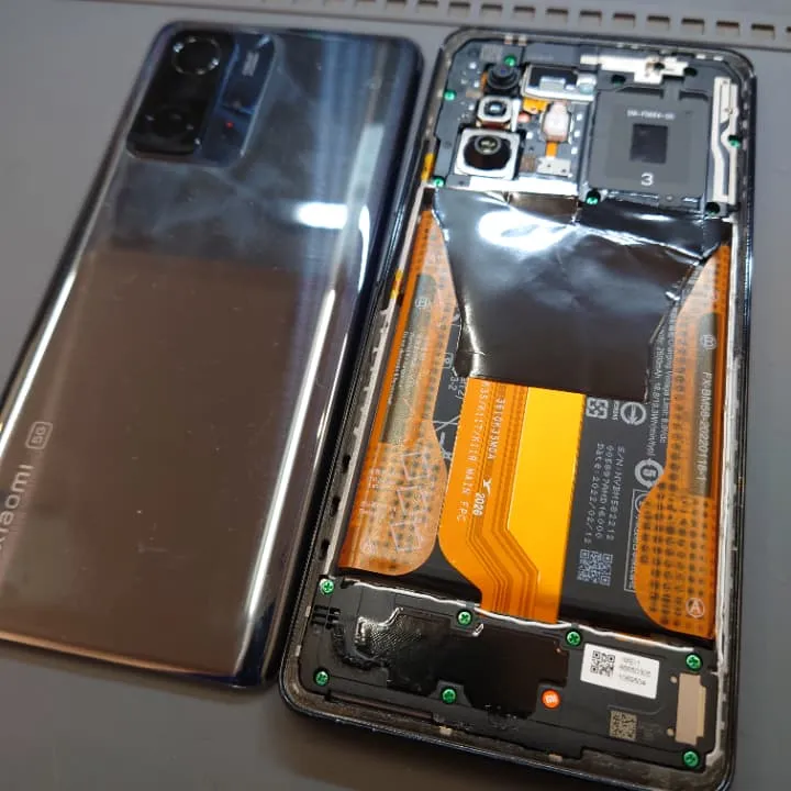 redomiシリーズのスマホも修理可能