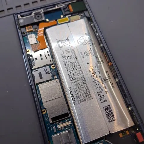 XPERIA XZ1の充電不良修理