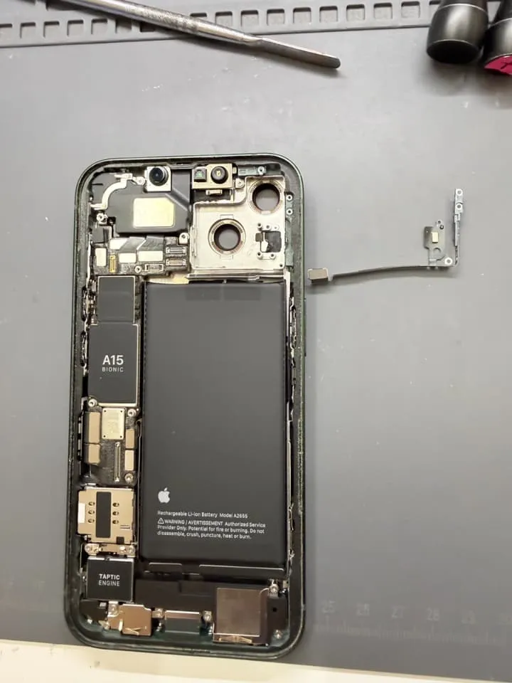 iPhone13NFCリーダー交換修理