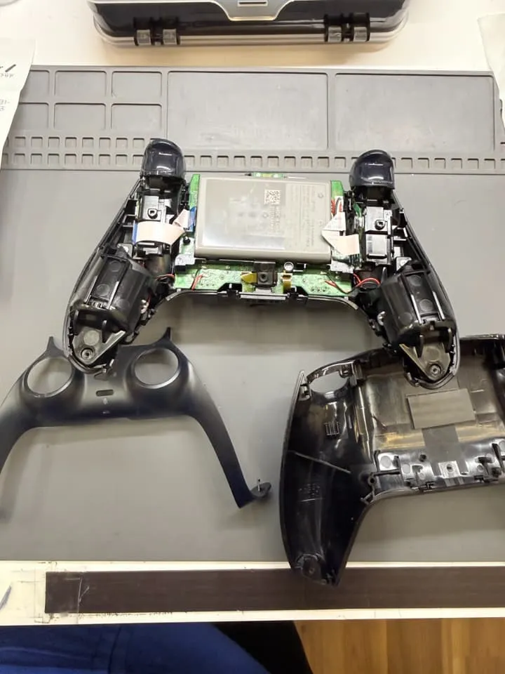 PS5コントローラー修理