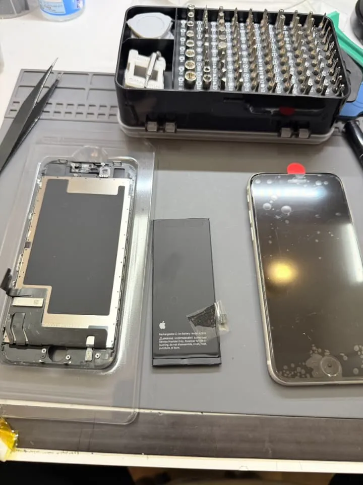 【スマートクリア】画面修理と同時にバッテリー交換も対応！【イオン札幌栄町】