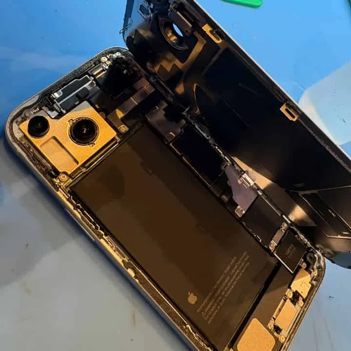 【充電の減りが早い？】iPhone15のバッテリー交換は東札幌駅すぐで解決！