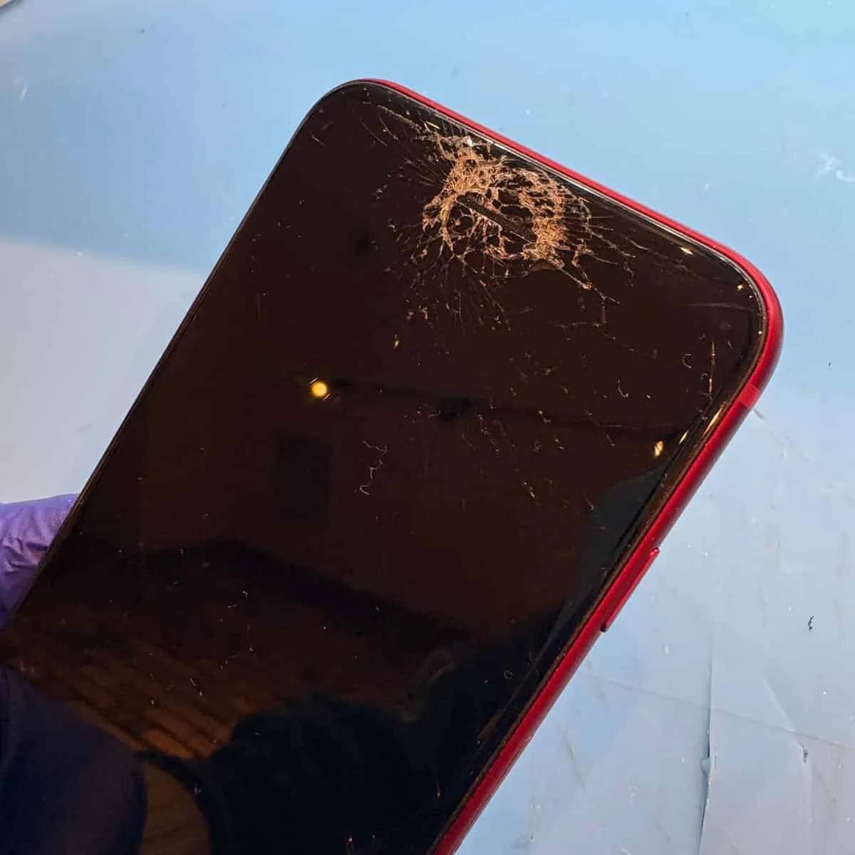 【東札幌駅で即日対応】iPhoneSE3の画面割れ、放置していませんか？修理で快適復活！