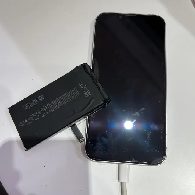 iPhone14のバッテリー交換を行いました！約1時間で即日対応✨