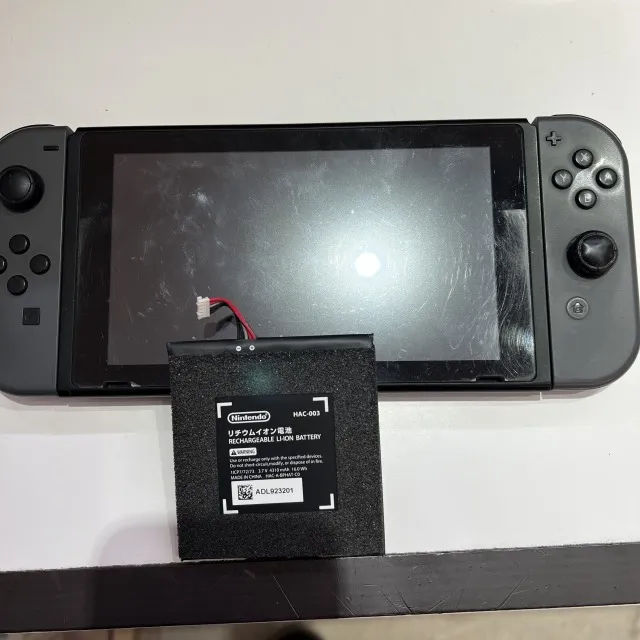 Nintendo Switchのバッテリー交換を行いました！表示不良も改善✨