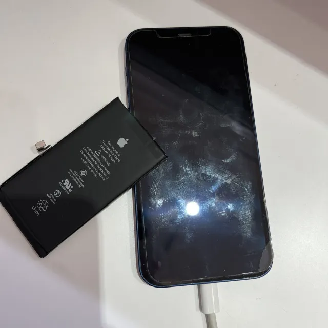 iPhone12のバッテリー交換を行いました！電池の持ち改善✨