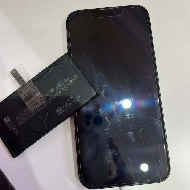 iPhone 14のバッテリー交換を行いました！約1時間で即日対応！