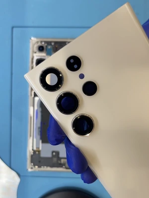 Galaxy S23 Ultra画面交換作業の様子｜札幌駅地下街アピアのスマートクリア札幌駅アピア店