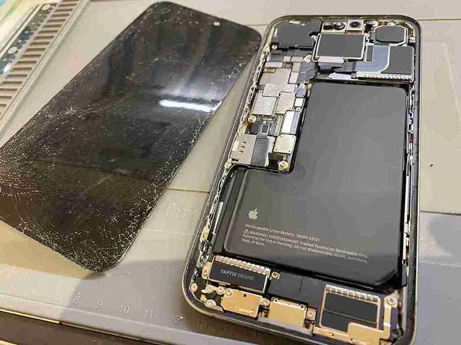 iPhone15ProMaxの画面割れ修理 大阪