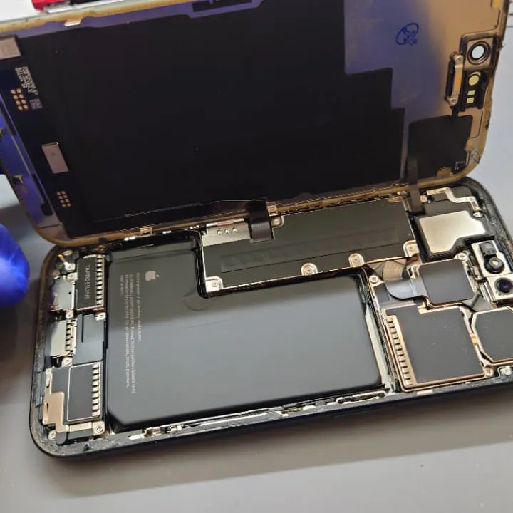 iPhone14ProMax電池減りは修理で改善！【スマートクリア イオン札幌栄町店】