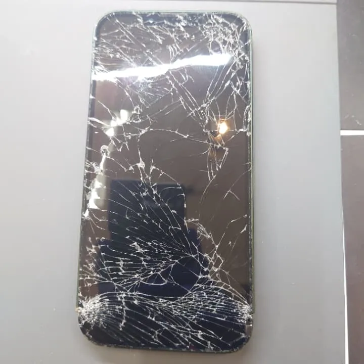 iPhone13Proの画面割れ修理は即日対応可能【スマートクリア イオン札幌栄町店】