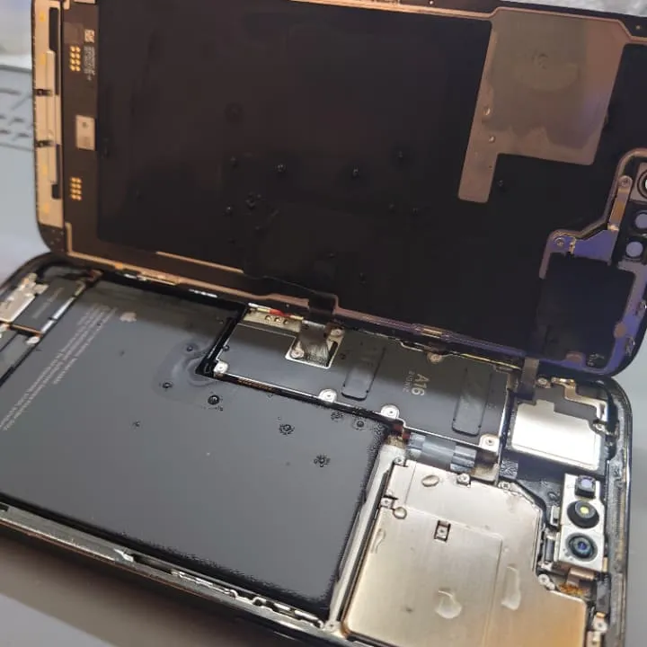 iPhone14Proの水没復旧は栄町店へ【スマートクリア】