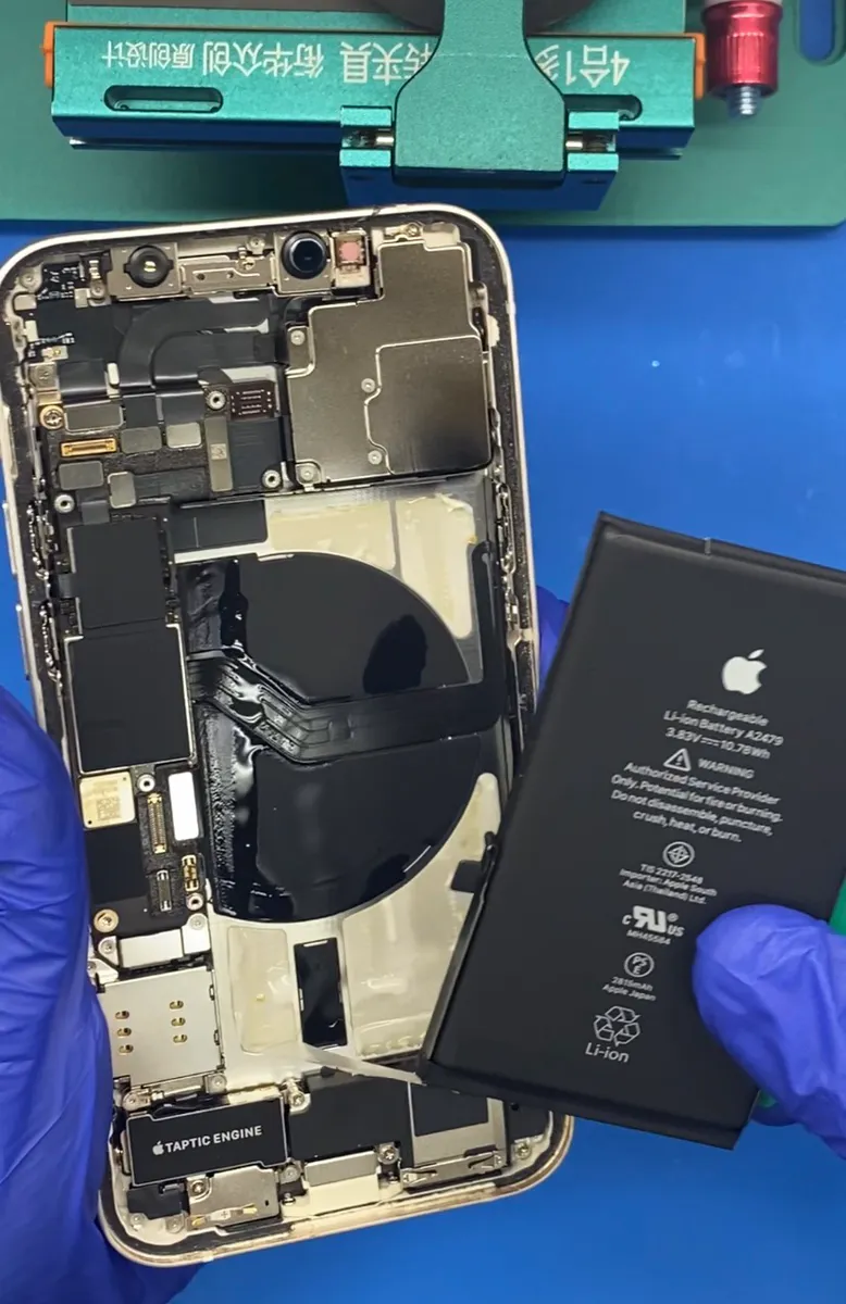 iPhone12の電池が減るのが早い原因とは？交換で改善可能