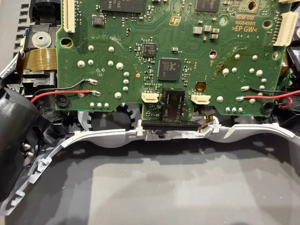 ゲーム中に勝手に動く…それはドリフト症状かもしれません