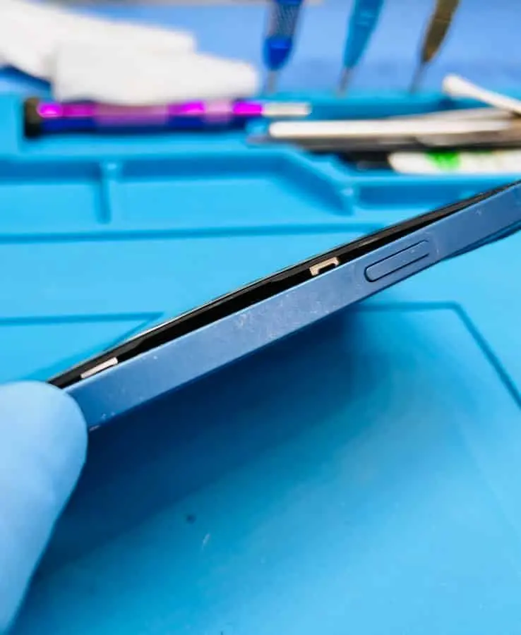 iPhone13miniの膨張バッテリー交換承りました！