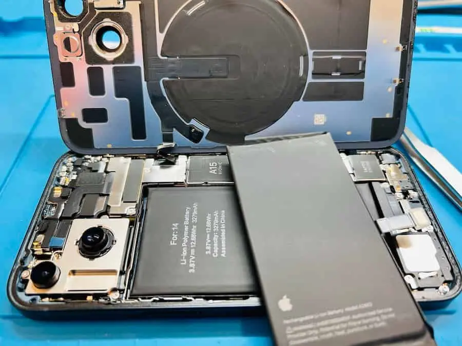 iPhone14のバッテリー交換承りました！