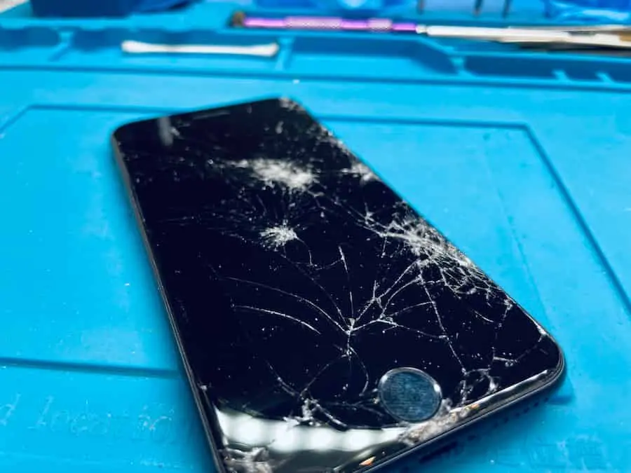 iPhoneの画面割れ修理、こんなにバキバキでも！！