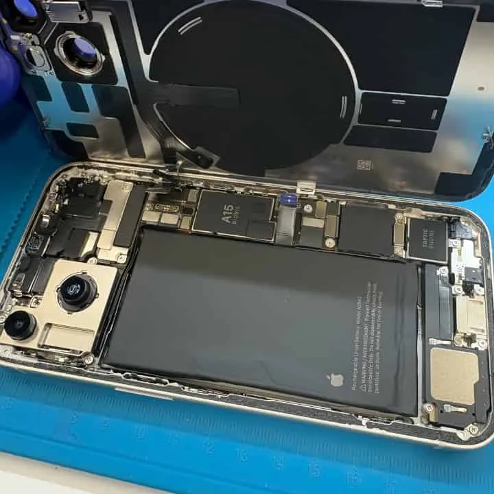 【充電減りが早い？】iPhone14の電池交換なら昭島駅すぐ対応OK！