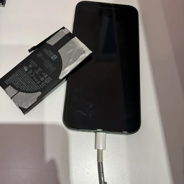 iPhone13のバッテリー交換を行いました！電池の減りが気になる方はご相談ください！