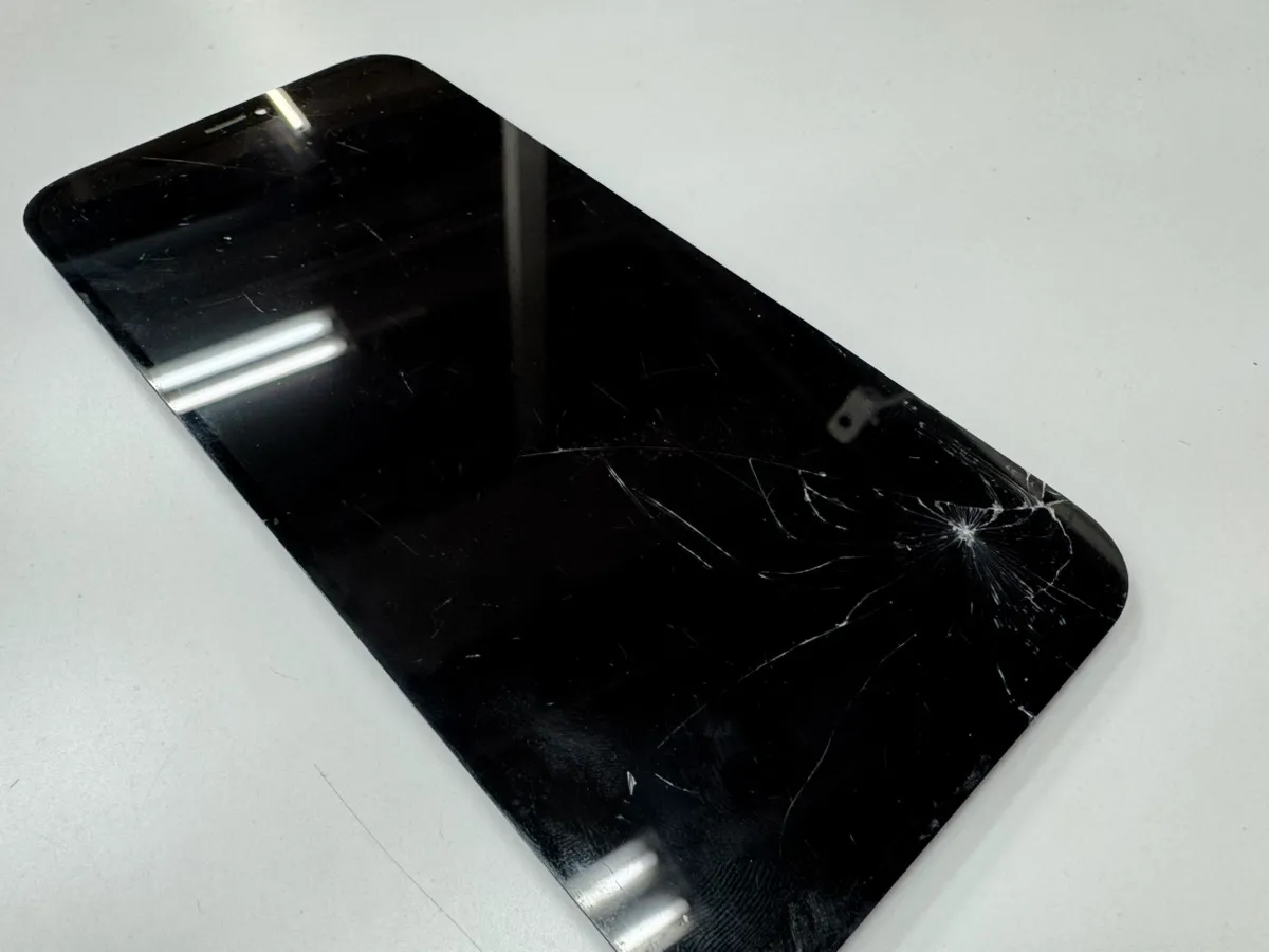 1. 液晶漏れが招く「ゴーストタッチ」の恐怖