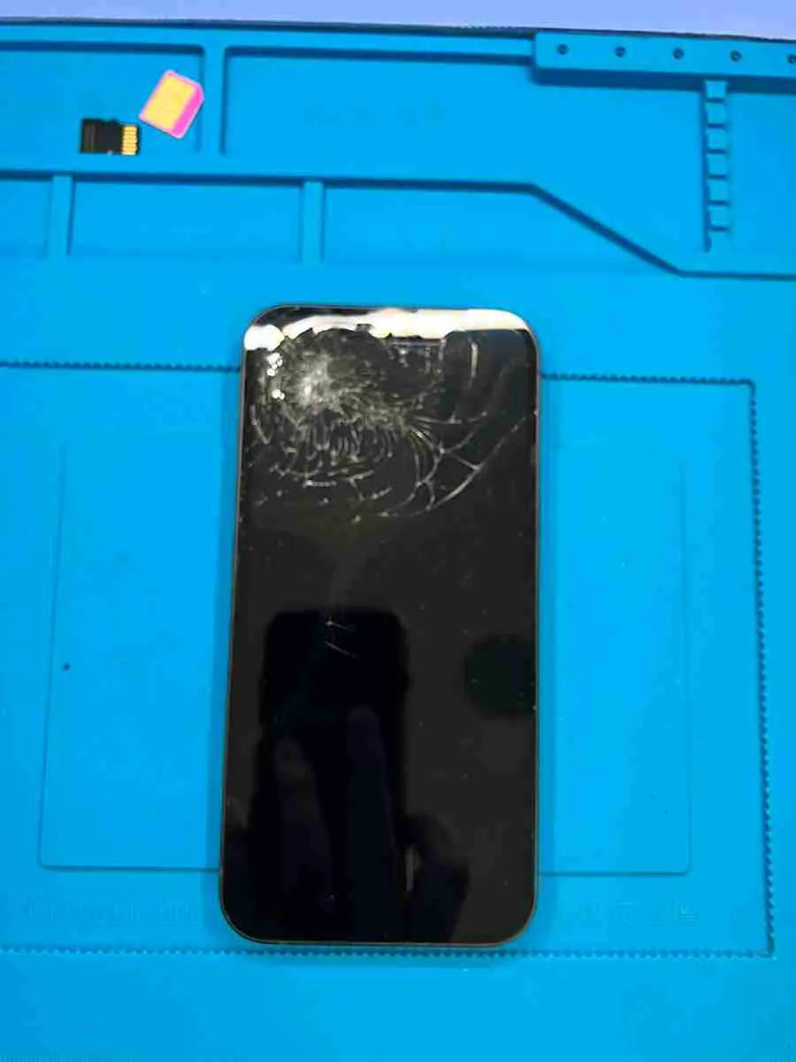 iPhone16e画面破損