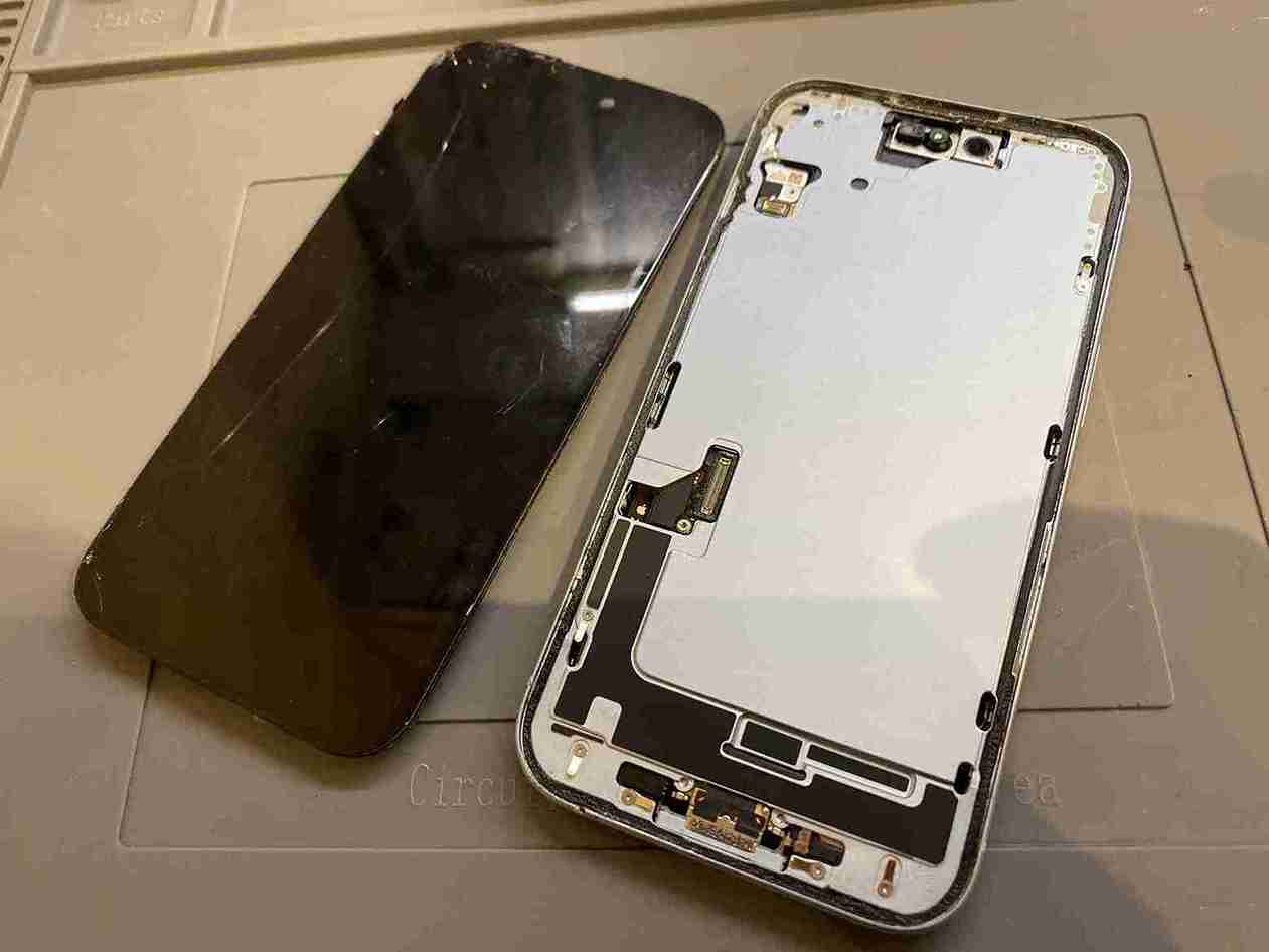 iPhone15Plus 画面修理 大阪市北区 スマートクリア