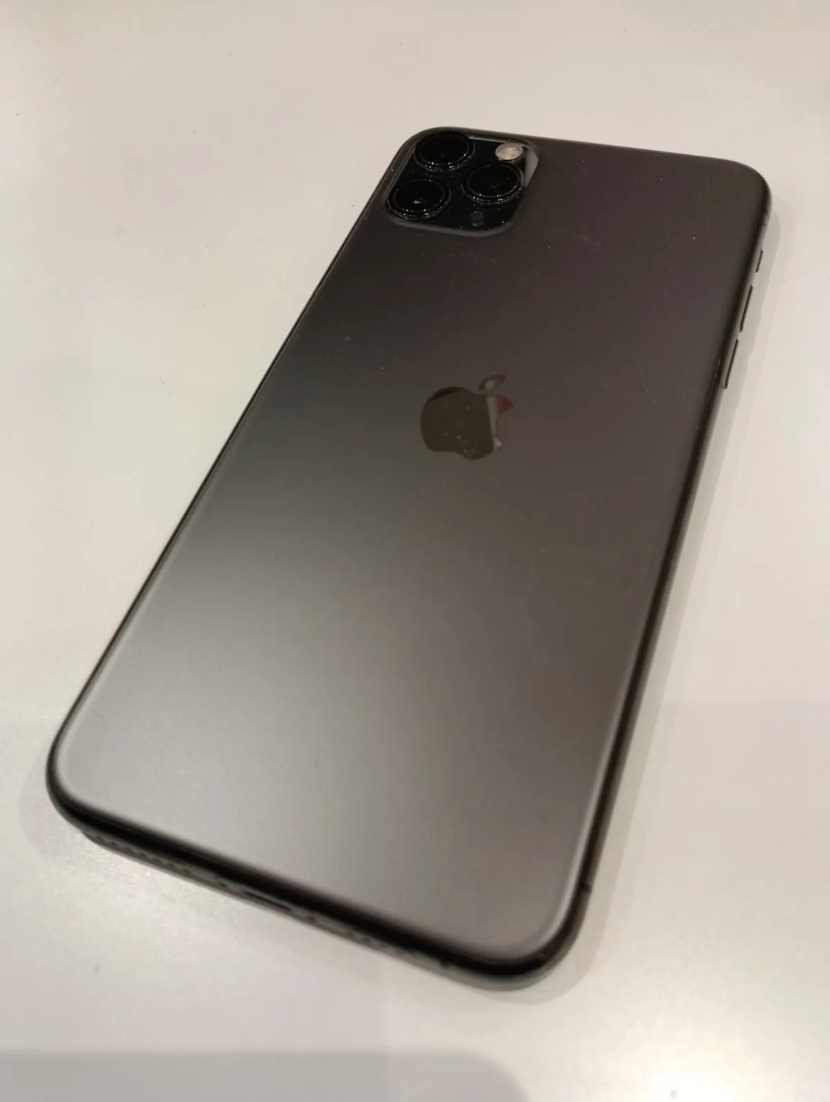 札幌市中央区のiPhone 11 Pro Maxのバッテリー交換もスマートクリア イオン札幌桑園店へ