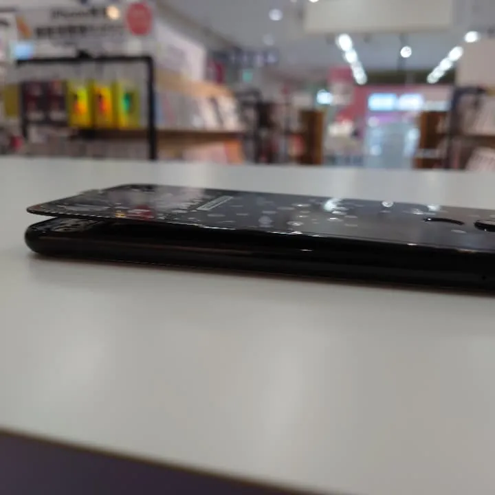 Huaweiスマホバッテリー膨張修理