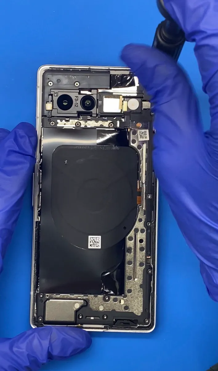 そのスマホ危険かも？バッテリー膨張のサインと対処法
