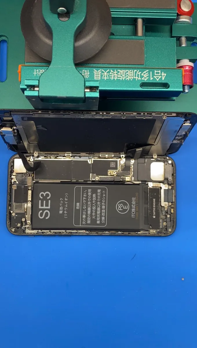 iPhone SE3のバッテリー交換を行いました｜古い機種の修理相談も増えています