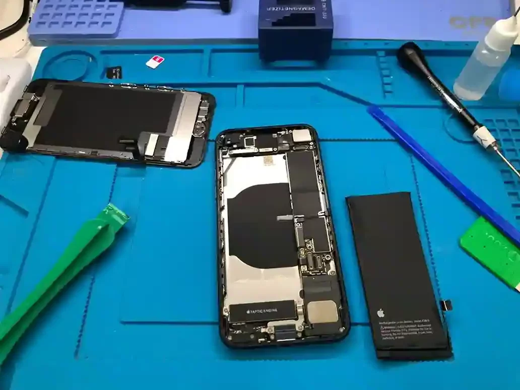 【まだいける？いやもう限界かも】iPhoneSE3の電池減り問題、放置してない？｜昭島駅 iPhone修理でサクッと解決