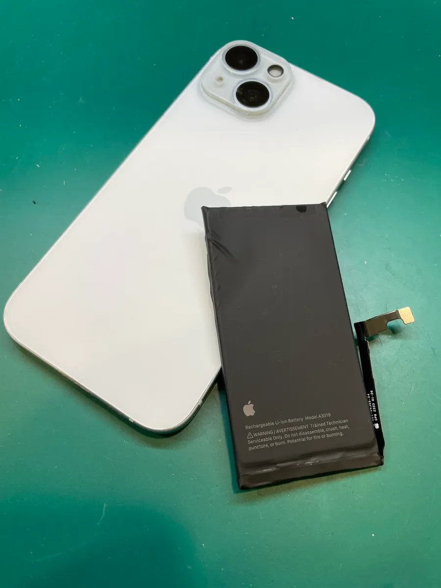iPhone15のバッテリー交換修理！