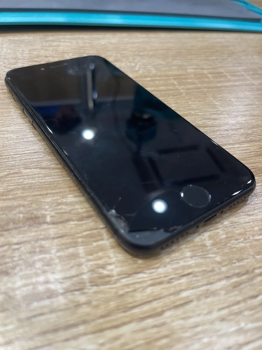 【札幌駅】iPhone A1779(iPhone 7)の画面割れ・ガラス欠け修理｜データそのまま即日対応のスマートクリア札幌駅アピア店