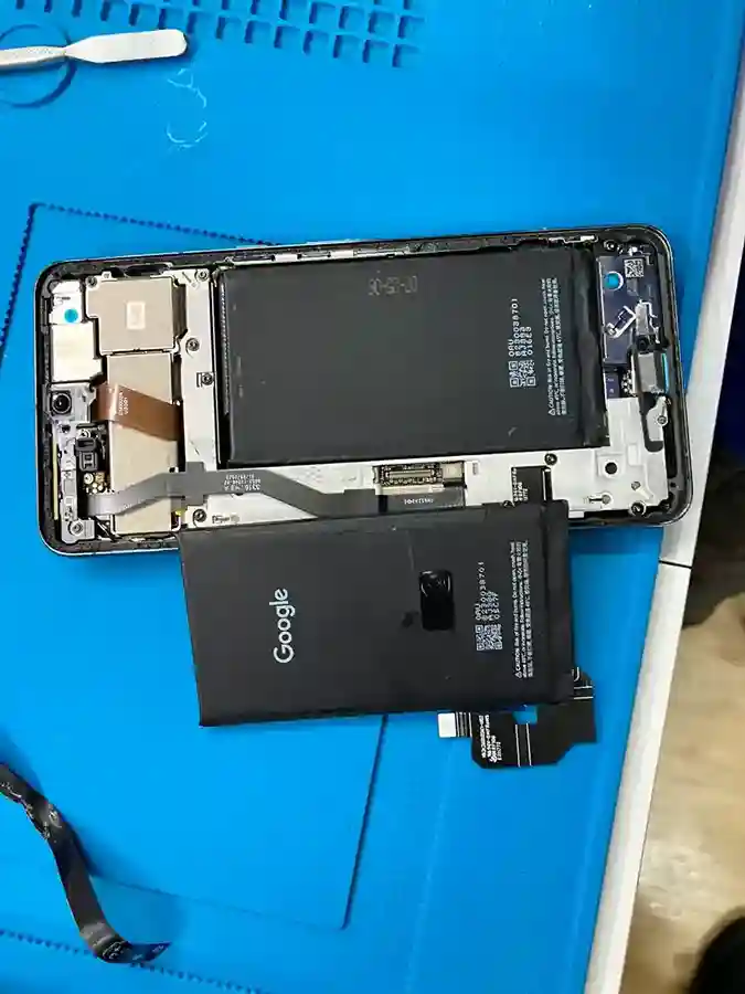 【Google Pixel 8 Proの充電、1日もたない？】昭島駅で増えてる“バッテリー限界サイン”を修理でリセット！