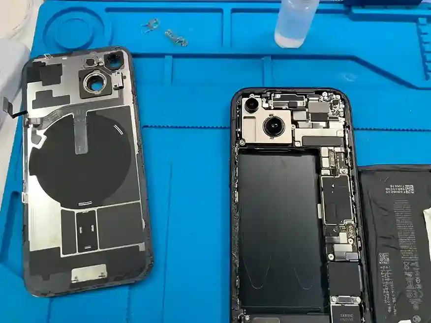 【iPhone15、100％なのに減り早すぎ？】“まだ新しいのに…”と感じたらバッテリー交換のサインかも！昭島駅すぐ
