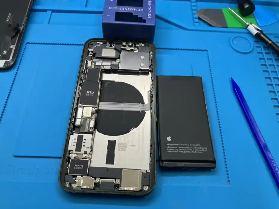 iPhone13のバッテリー交換