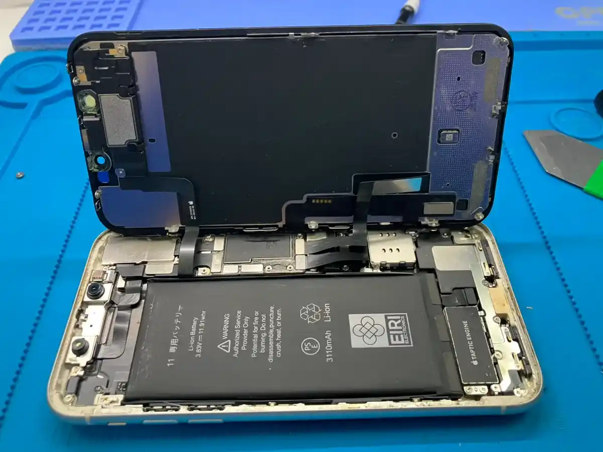 【充電100％なのに減るの早すぎ？】iPhone11バッテリー交換、昭島駅で相談増えてます