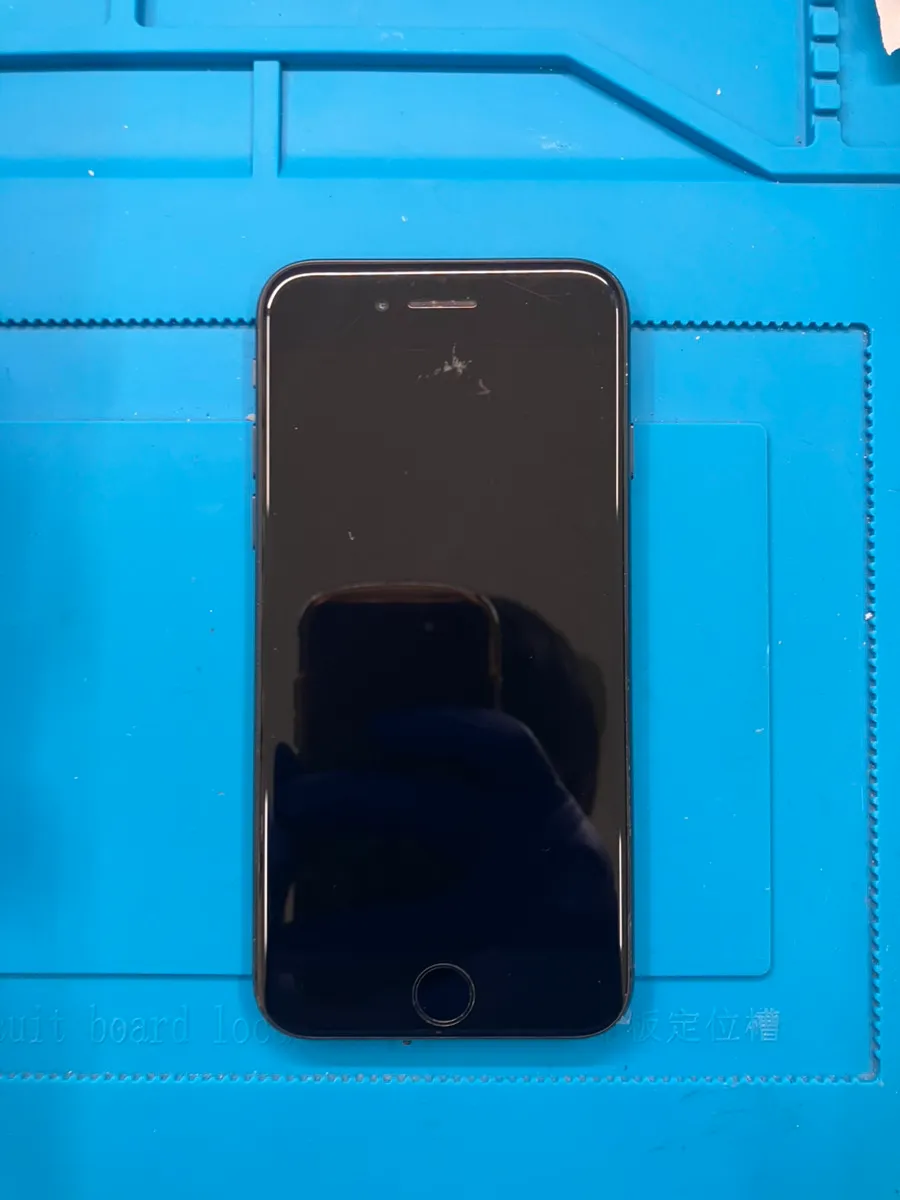 【SE2まだ現役？むしろ今が替えどき】iPhoneSE第二世代バッテリー交換なら昭島駅すぐのスマートクリアへ