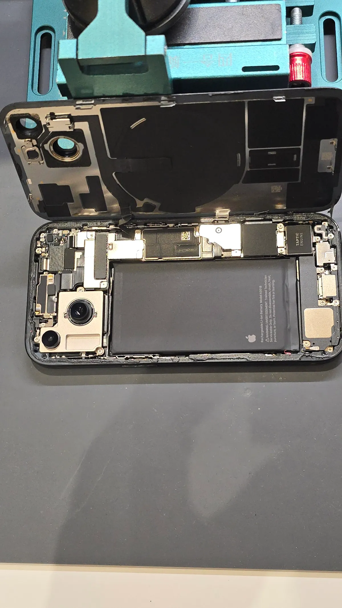 iPhone15の電池が減るのが早い？バッテリー交換で改善可能