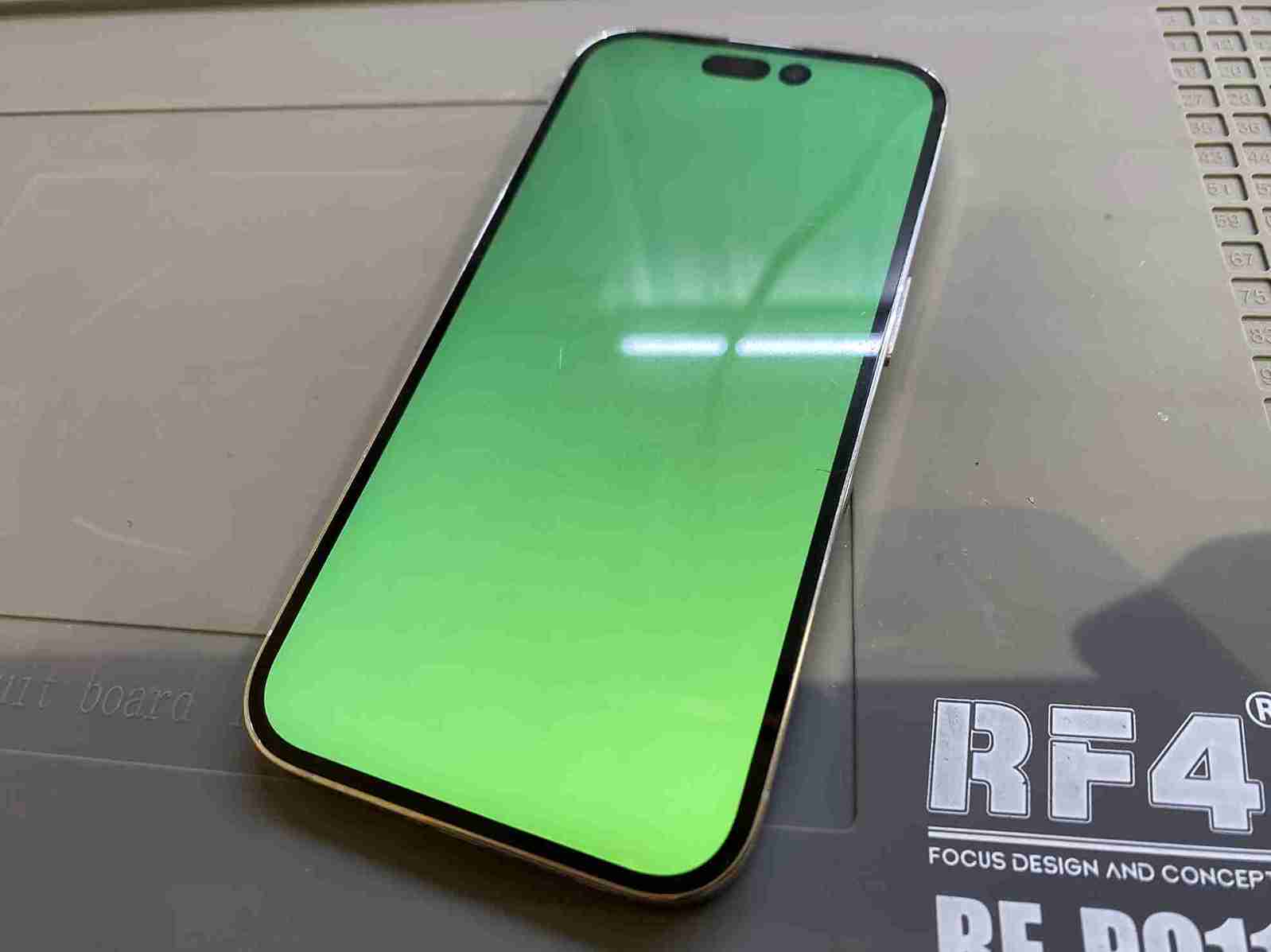 iPhone14Pro グリーンフラッシュ修理 大阪 スマートクリア