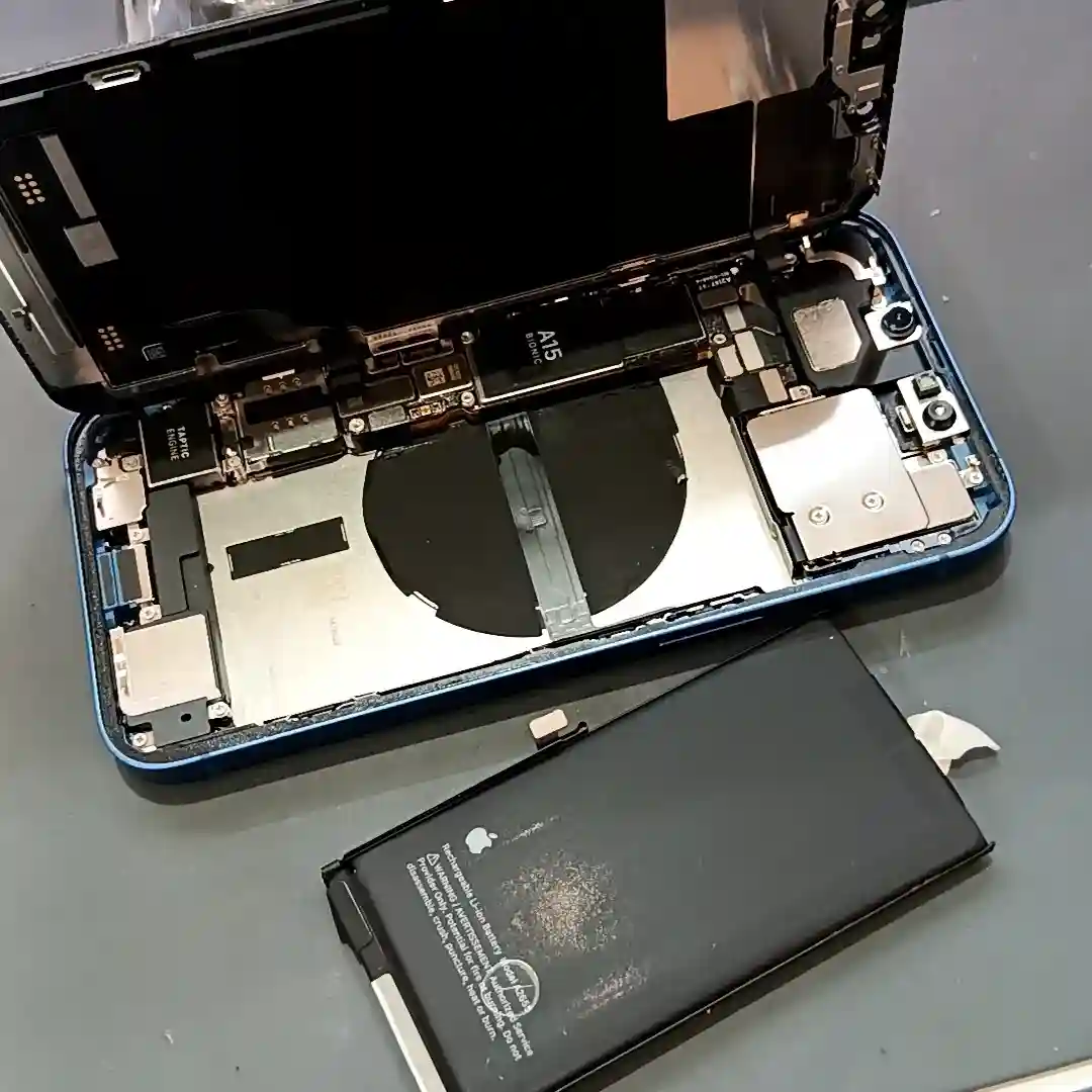 【函館でiPhone 13のバッテリー交換なら】充電の減りが早い症状も即日対応！データそのままで修理可能