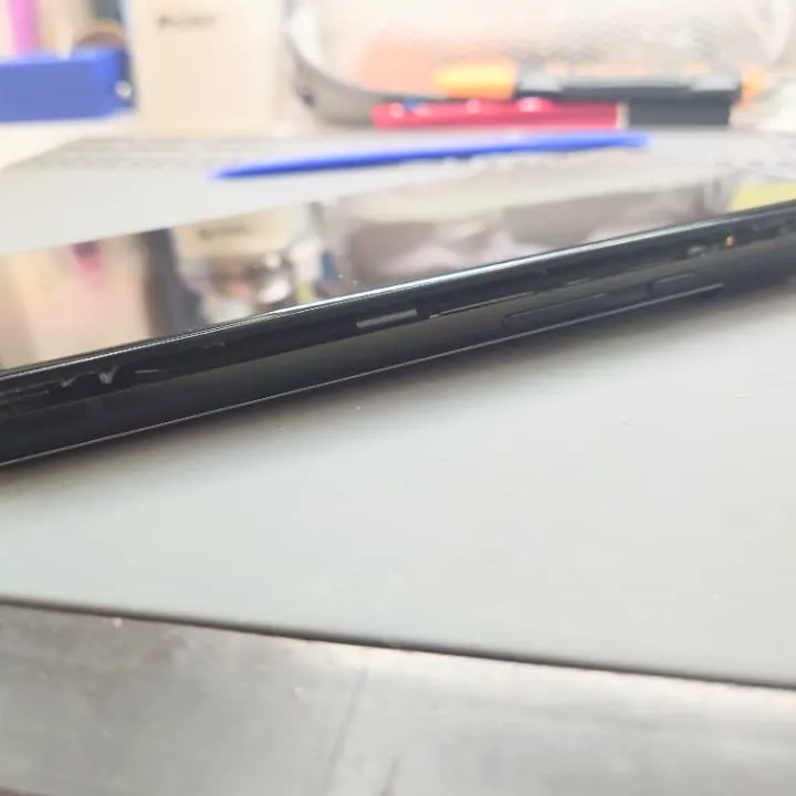 バッテリー膨張のPixel6修理
