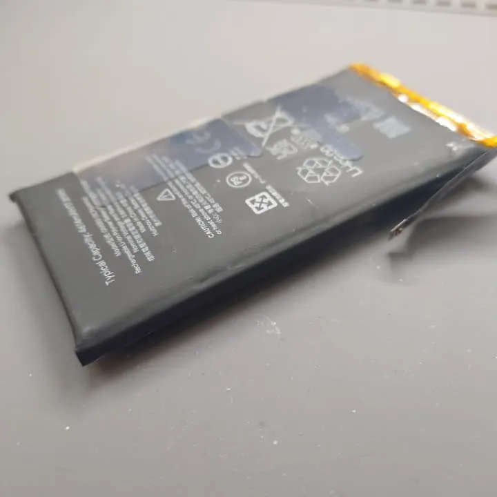 バッテリー膨張のPixel6修理