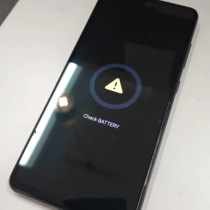 GalaxyA52起動不良も電池交換で改善！？【スマートクリア イオン札幌栄町店】
