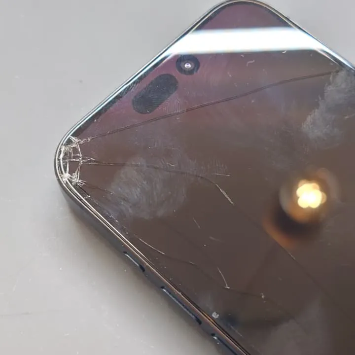 iPhone15Pro画面割れ修理は札幌栄町で対応可能！