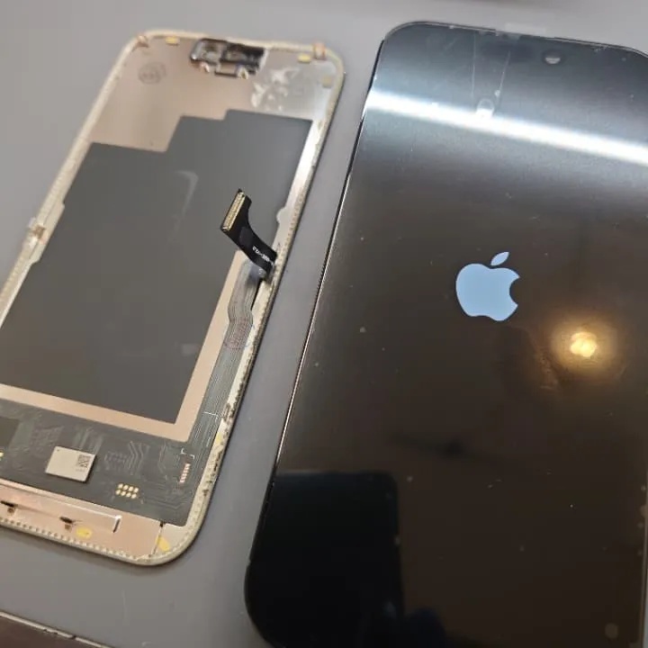 iPhone15Proの画面割れ修理