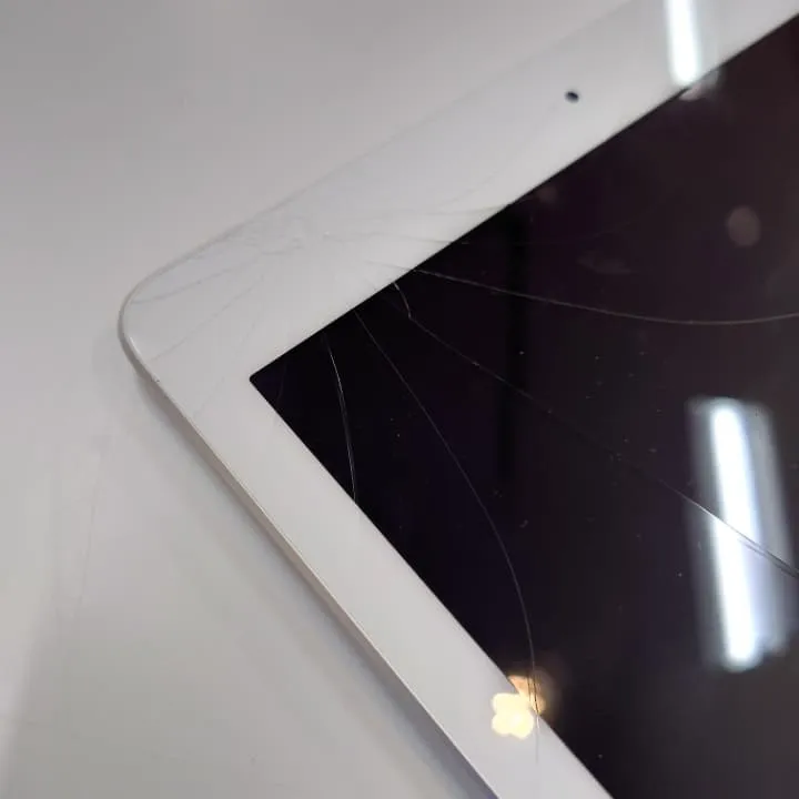 iPad6画面割れ修理